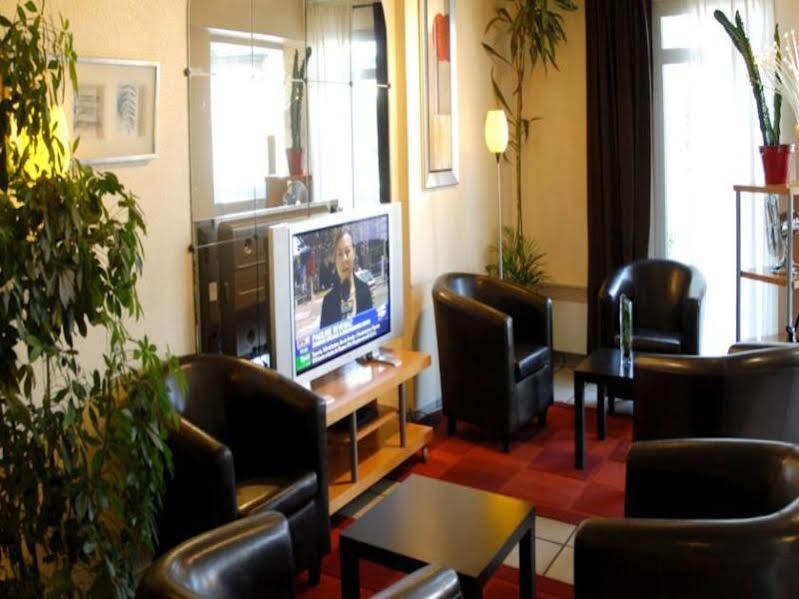 Ibis Budget Chilly-Mazarin Les Champarts Exterior photo